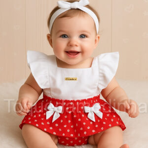 Romper Jardineira temático mesversario menina coracãozinho branco