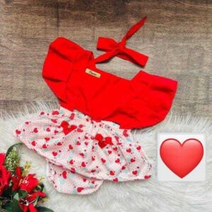 Romper Jardineira temático mesversario coraçãozinho vermelho