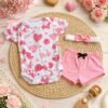 Kit 3 Peças Menina Blusa + Short e Laço de Cabelo Coração